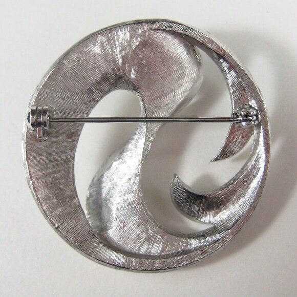 Abstract Pin Brooch Silvertone Metal 1.6 Inch Vintage Modern Round Swirl Wave - Picture 4 of 5